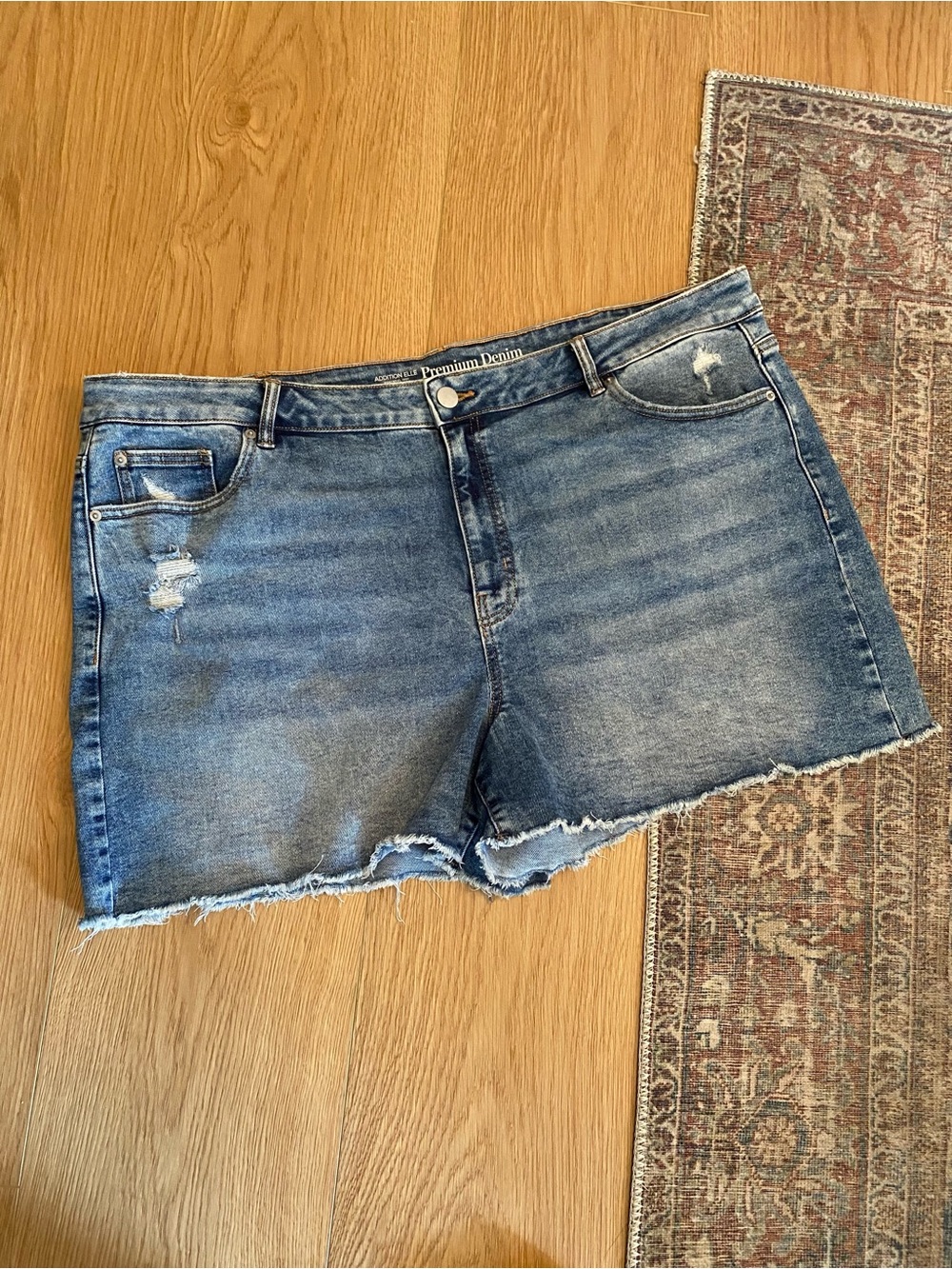 ELLE Premium Denim Plus Size Distressed Raw Hem Jean Shorts Size 24